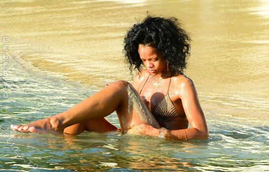 Rihanna  page leaked private photo uncensored HD quality