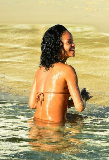 Rihanna  page leaked private photo uncensored HD quality