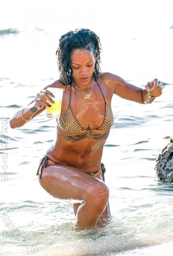 Rihanna  page leaked private photo uncensored HD quality