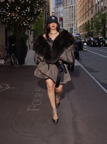 Rihanna  page leaked private photo uncensored HD quality