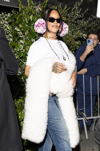 Rihanna  page leaked private photo uncensored HD quality