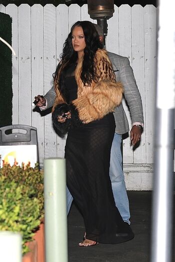 Rihanna  page leaked private photo uncensored HD quality