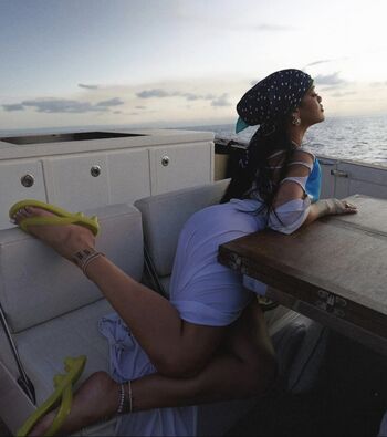 Rihanna  page leaked private photo uncensored HD quality