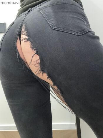 Roomtoavoid page leaked private photo uncensored HD quality