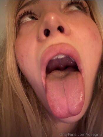 Rosegnlz leaked private photo uncensored HD quality