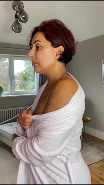 Saira khan page leaked private photo uncensored HD quality