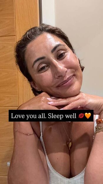 Saira khan page leaked private photo uncensored HD quality