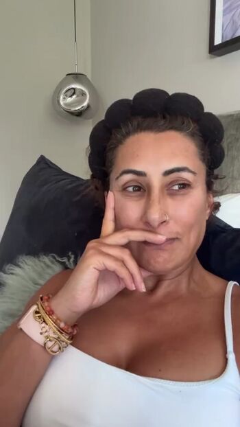 Saira khan page leaked private photo uncensored HD quality