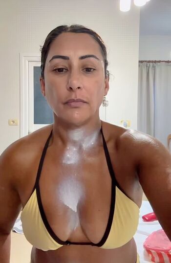 Saira khan page leaked private photo uncensored HD quality
