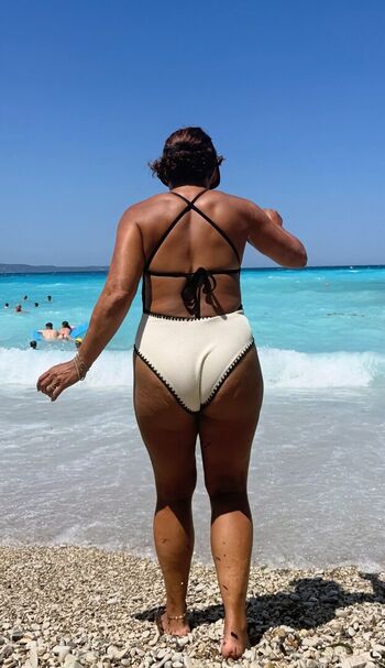 Saira khan leaked private photo uncensored HD quality