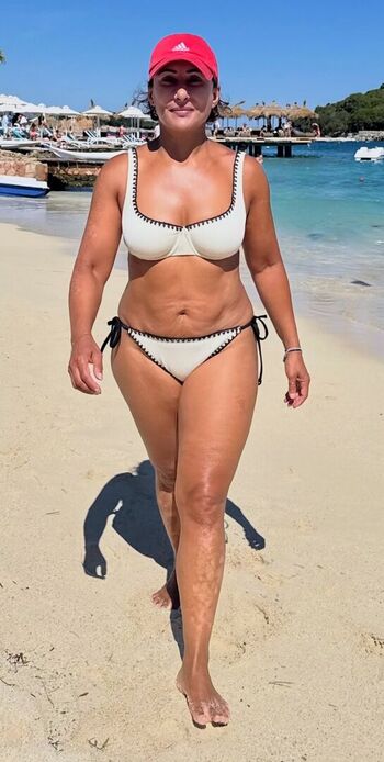 Saira khan leaked private photo uncensored HD quality