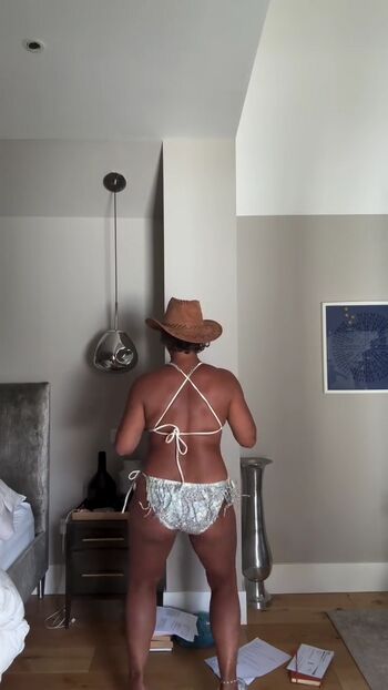 Saira khan leaked private photo uncensored HD quality