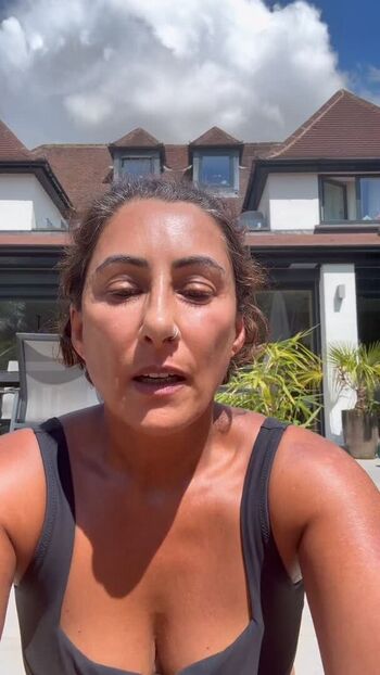 Saira khan leaked private photo uncensored HD quality