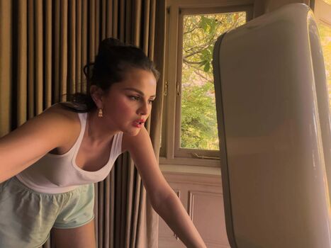 Selena gomez  page leaked private photo uncensored HD quality