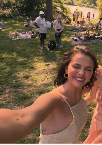 Selena gomez  page leaked private photo uncensored HD quality