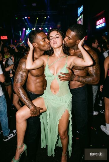 Selena gomez  page leaked private photo uncensored HD quality