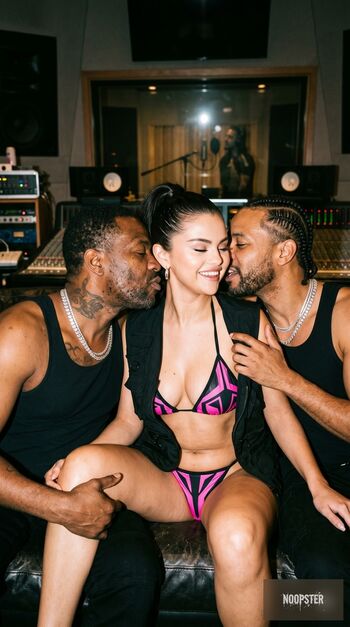 Selena gomez  page leaked private photo uncensored HD quality