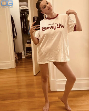 Selena gomez  page leaked private photo uncensored HD quality