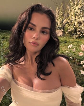 Selena gomez  page leaked private photo uncensored HD quality