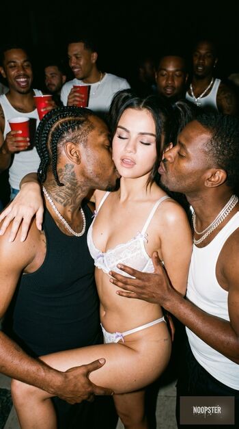 Selena gomez  page leaked private photo uncensored HD quality