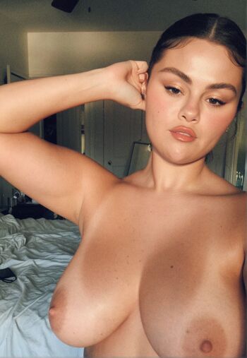Selena gomez  page leaked private photo uncensored HD quality