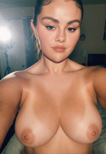 Selena gomez  page leaked private photo uncensored HD quality