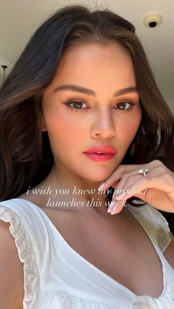 Selena gomez  page leaked private photo uncensored HD quality