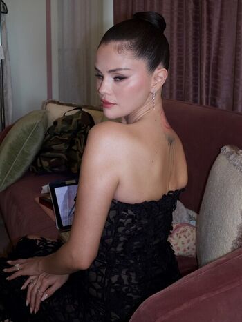 Selena gomez  page leaked private photo uncensored HD quality