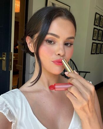Selena gomez  page leaked private photo uncensored HD quality