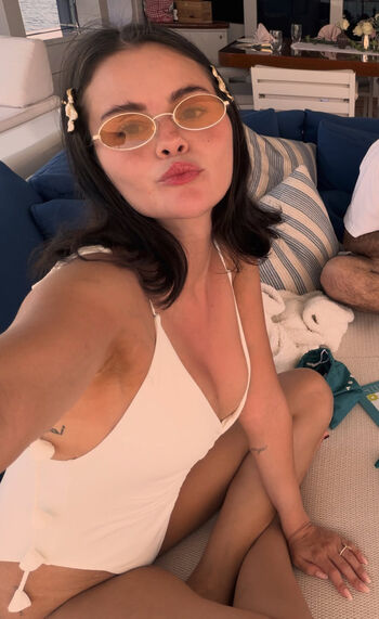 Selena gomez  page leaked private photo uncensored HD quality