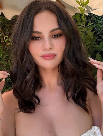 Selena gomez  page leaked private photo uncensored HD quality
