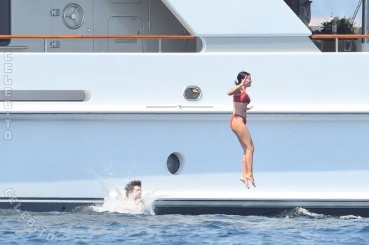 Selena gomez  page leaked private photo uncensored HD quality