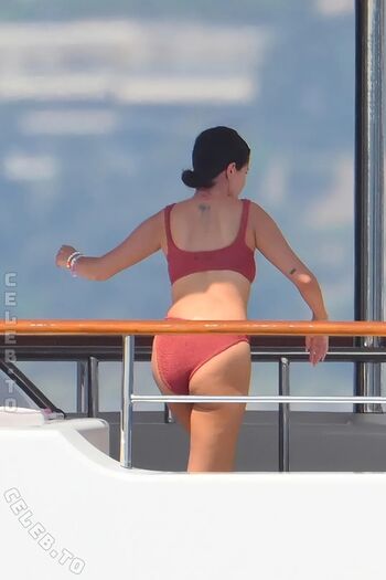 Selena gomez  page leaked private photo uncensored HD quality