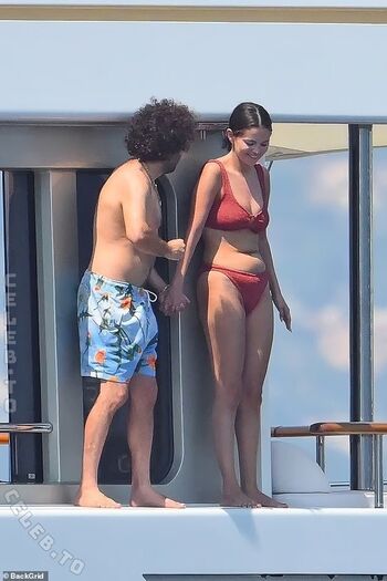Selena gomez  page leaked private photo uncensored HD quality