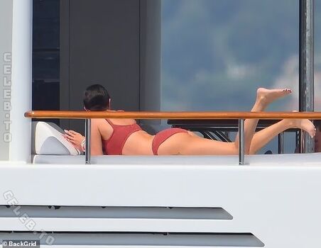 Selena gomez  page leaked private photo uncensored HD quality