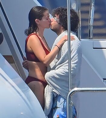 Selena gomez  page leaked private photo uncensored HD quality