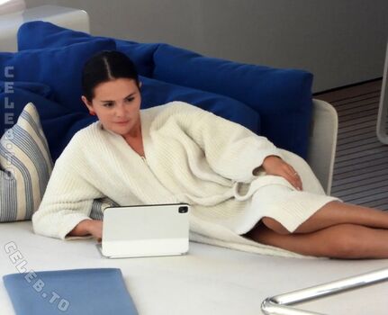 Selena gomez  page leaked private photo uncensored HD quality