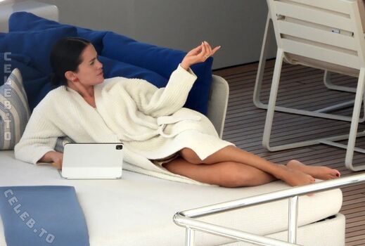 Selena gomez  page leaked private photo uncensored HD quality