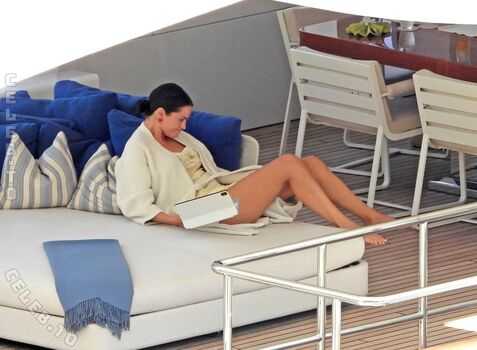 Selena gomez  page leaked private photo uncensored HD quality