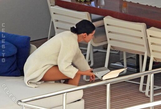 Selena gomez  page leaked private photo uncensored HD quality