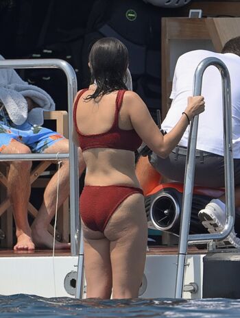 Selena gomez  page leaked private photo uncensored HD quality