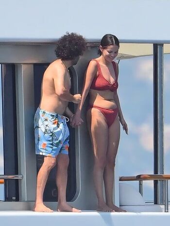 Selena gomez  page leaked private photo uncensored HD quality