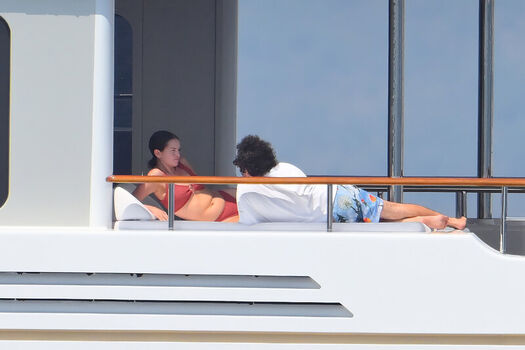 Selena gomez  page leaked private photo uncensored HD quality