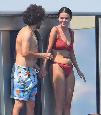 Selena gomez  page leaked private photo uncensored HD quality