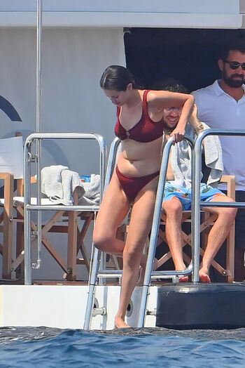 Selena gomez  page leaked private photo uncensored HD quality