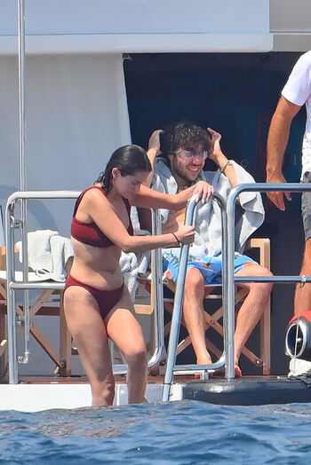 Selena gomez  page leaked private photo uncensored HD quality