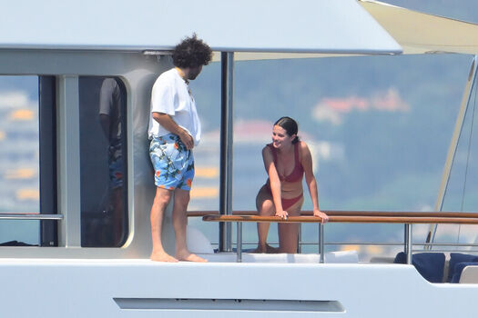 Selena gomez  page leaked private photo uncensored HD quality