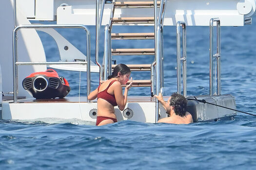 Selena gomez  page leaked private photo uncensored HD quality