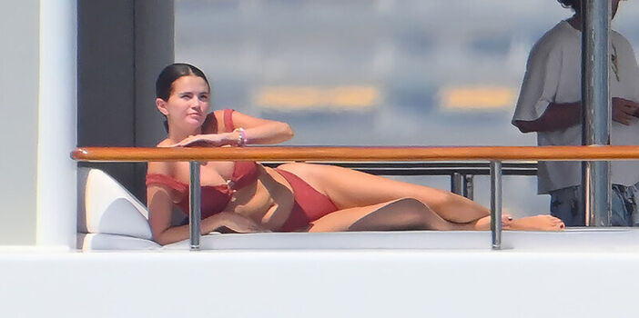 Selena gomez  page leaked private photo uncensored HD quality