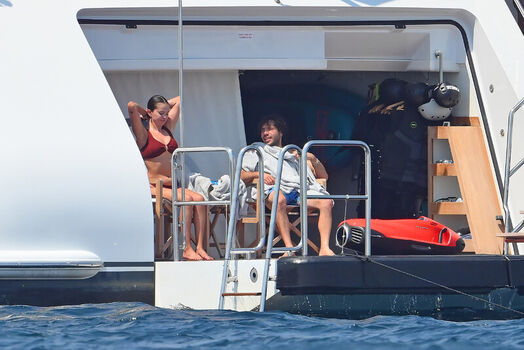 Selena gomez  page leaked private photo uncensored HD quality